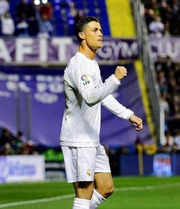 Real Madrid a învins Betis Sevilla, scor 2-1, şi a revenit pe primul loc în Primera Division