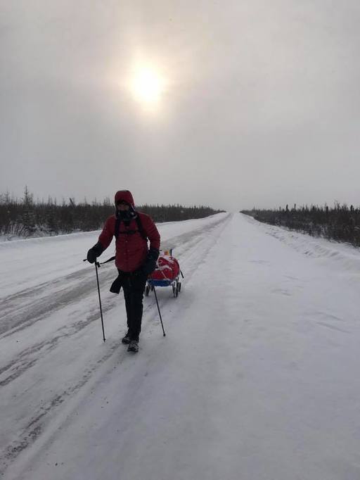Tiberiu Uşeriu, lider la Maratonul 6633 după 330 km, deşi are degerături şi poartă patru perechi de pantaloni