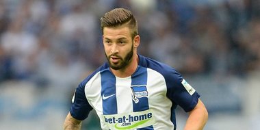 Hertha Berlin dă în judecată partidul de extremă dreapta AfD pentru postarea unei fotografii în care Plattenhardt apare alături de un ales al formaţiunii