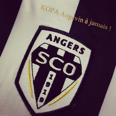 Angers i-a adus un omagiu lui Raymond Kopa la meciul câştigat cu Guingamp, scor 3-0