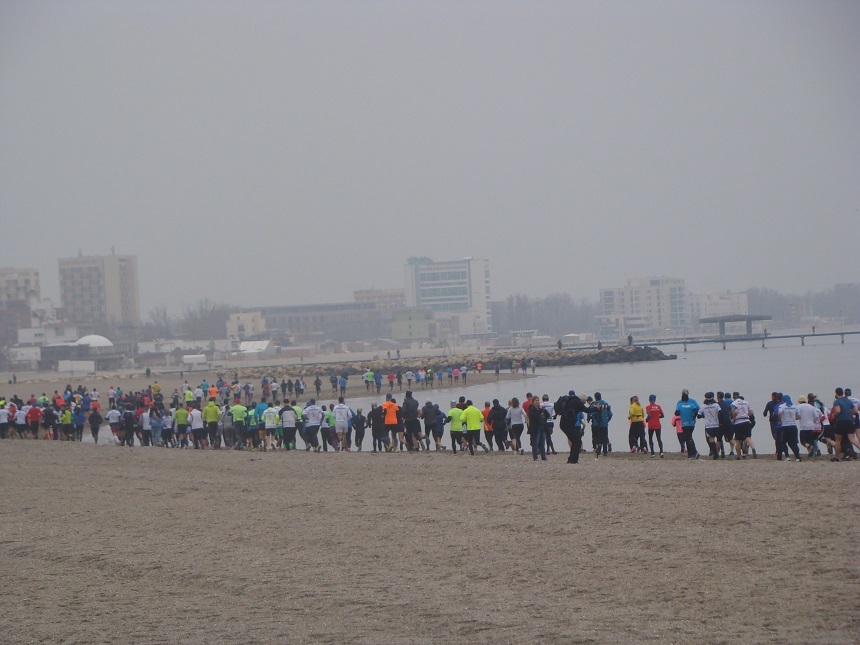 Peste 1.200 de persoane au participat la Maratonul Nisipului, în Mamaia