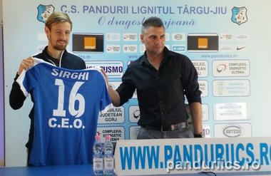Pandurii Târgu Jiu l-a achiziţionat pe fundaşul Cristian Sîrghi