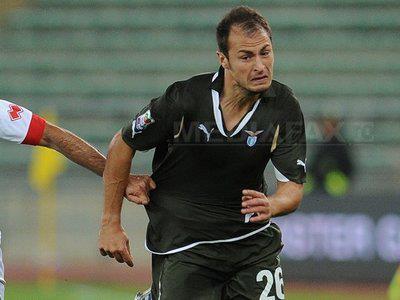 Lazio Roma, învinsă de AS Roma, scor 3-2, în returul semifinalelor Cupei Italiei, dar calificată în finală - În tur, lazialii au câştigat cu 2-0