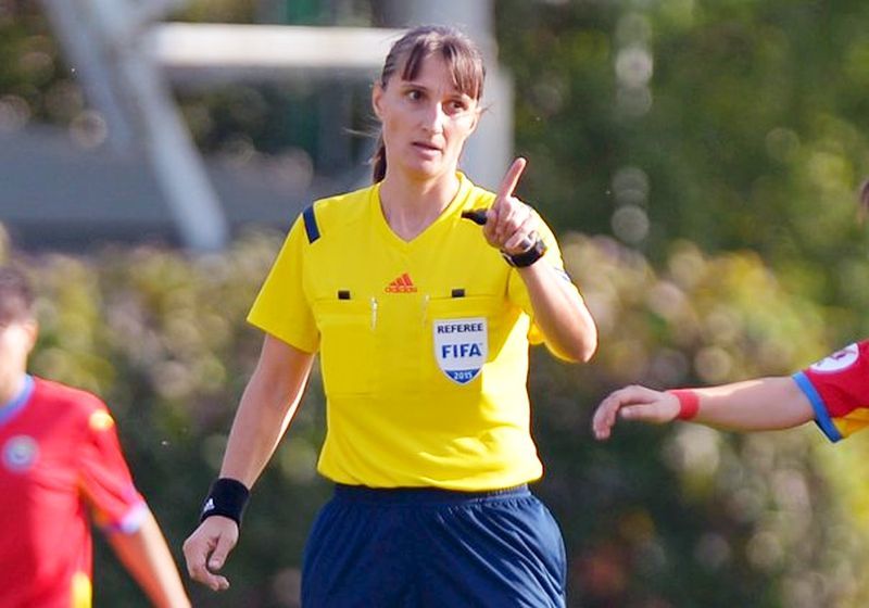 Teodora Albon va arbitra meciul FC Barcelona - Paris Saint-Germain, din prima manşă a semifinalelor LC de fotbal feminin