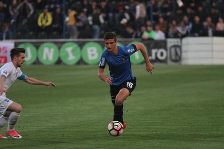 Dragoş Nedelcu (FC Viitorul) s-a accidentat la genunchi şi va lipsi 3-4 săptămâni de pe teren