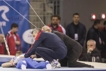 Laurenţiu Nistor s-a accidentat la coloana vertebrală la prima apariţie la CE de gimnastică, în calificări la bară fixă