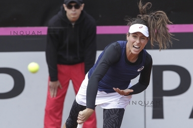Fed Cup: Meciul Cîrstea - Konta, întrerupt aproximativ 20 de minute, după ce jucătoarea britanică a plecat plângând la vestiare. FOTO