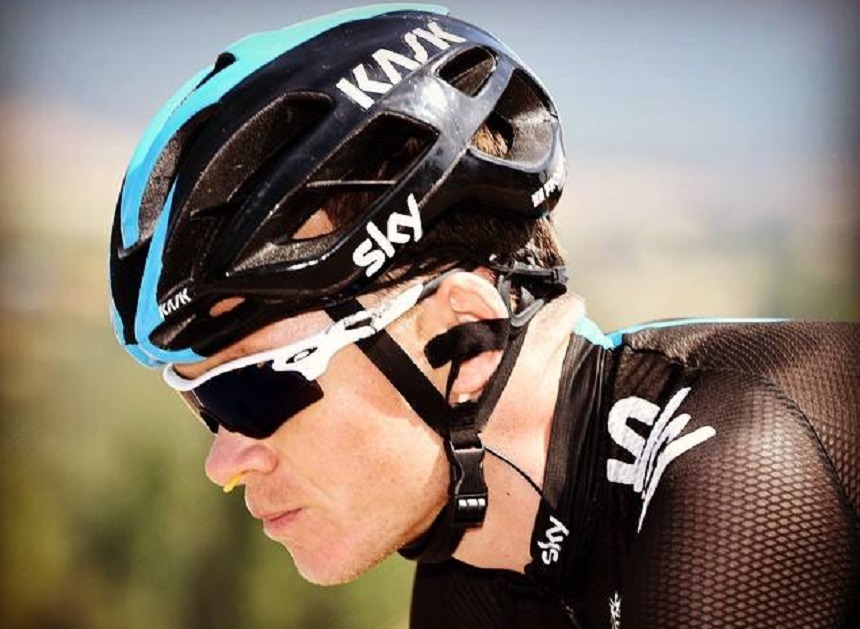 Ciclistul Chris Froome susţine că a fost lovit intenţionat de o maşină în Franţa