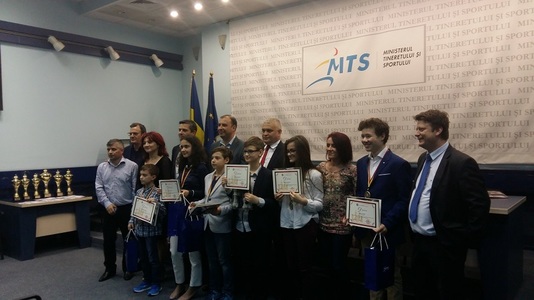 Copiii medaliaţi la Campionatul Mondial Şcolar de Şah, premiaţi cu sume cuprinse între 600 şi 1200 de lei