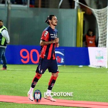 Diego Falcinelli (FC Crotone) i-a dedicat victoria din meciul cu Udinese lui Adrian Stoian