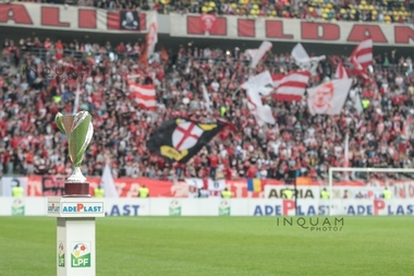 Dinamo a câştigat Cupa Ligii după ce a învins Poli Timişoara în finală 2-0. Jucătorii dinamovişti au primit cupa, primul lor trofeu după cinci an  FOTO - UPDATE