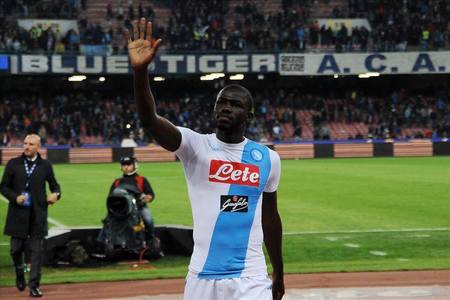 SSC Napoli a învins AC Fiorentina, scor 4-1, şi s-a apropiat la două puncte de Juventus Torino şi la unul de AS Roma