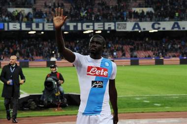 SSC Napoli a învins AC Fiorentina, scor 4-1, şi s-a apropiat la două puncte de Juventus Torino şi la unul de AS Roma