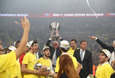 Fenerbahce Istanbul a învins Olympiakos Pireu, scor 80-64, şi a câştigat în premieră Euroliga masculină de baschet