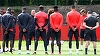Jucătorii echipei Manchester United au ţinut un minut de reculegere în memoria victimelor atentatului de noaptea trecută. Mourinho: "Suntem cu toţii extrem de trişti"