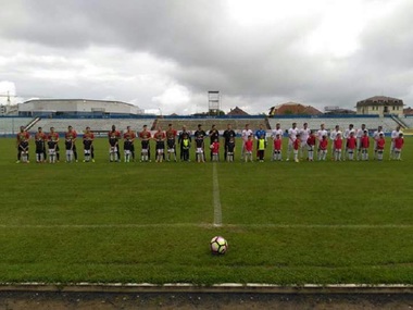 Sibiu: Carmen Iohannis, pe stadion la un meci al echipei locale de fotbal la care joacă unul dintre elevii săi