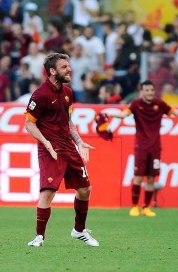 Daniele De Rossi şi-a prelungit contractul cu AS Roma pentru încă două sezoane