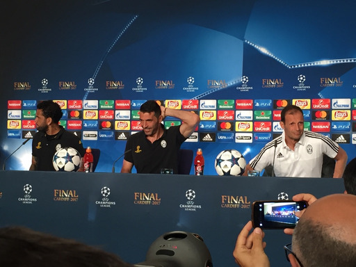 Buffon: Ronaldo este un model, un exemplu pentru noi toţi. Îmi place că presa tinde să vadă finala ca un duel între mine şi Cristiano, dar nu acesta este adevărul