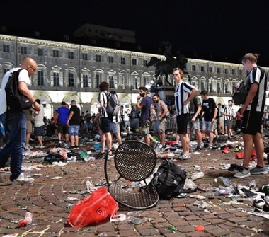 Nou bilanţ la Torino: Peste 1.000 de persoane au avut nevoie de îngrijiri medicale după busculada din piaţa San Carlo