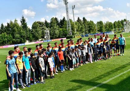 150 de suporteri prezenţi la primul antrenament al "tricolorilor" înainte de meciul cu Polonia