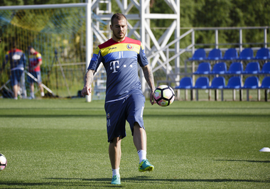 Denis Alibec nu mai face deplasarea la Varşovia. Atacantul FCSB a părăsit cantonamentul echipei naţionale