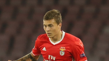 Manchester United îl achiziţionează pe Lindelof de la Benfica Lisabona cu 31 de milioane de lire sterline