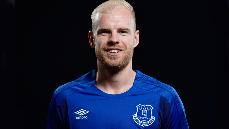 Everton l-a achiziţionat pe mijlocaşul olandez Davy Klaasen
