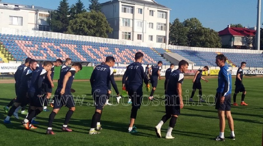 FC Botoşani s-a reunit pentru noul sezon. Noutăţile din lotul pregătit de Enache sunt Serediuc, Pap, Târşa şi Popa; opt jucători şi-au reziliat contractele