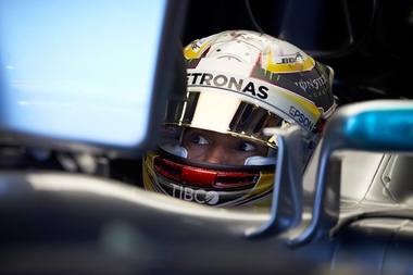 Lewis Hamilton va pleca de pe prima poziţie a grilei de start la MP al Azerbaidjanului