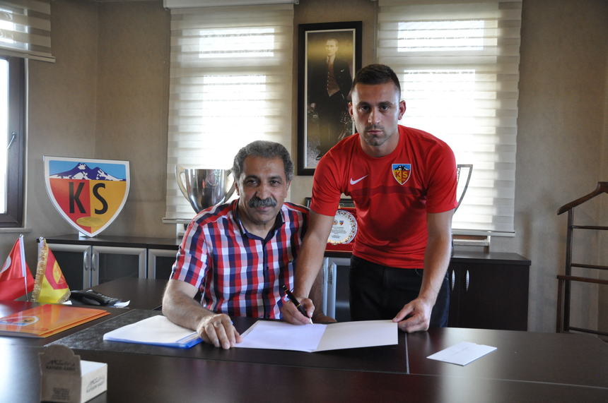 Kayserispor a perfectat al şaselea transfer de la venirea lui Şumudică: sârbul Dejan Meleg a semnat pe trei ani