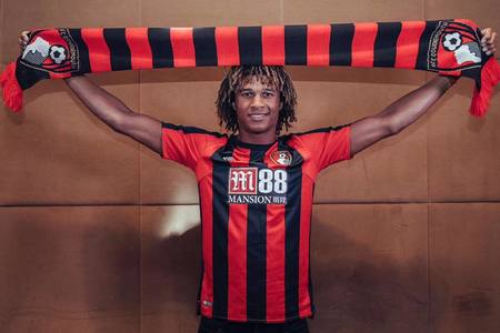 Bournemouth l-a achiziţionat pe fundaşul Nathan Ake de la Chelsea Londra pentru 20 de milioane de lire sterline