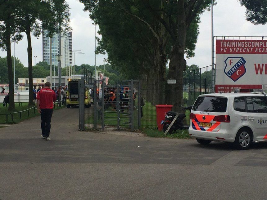 Fotbalist de la FC Utrecht, la spital după ce a fost lovit de un scuter la ieşirea din baza de pregătire a clubului