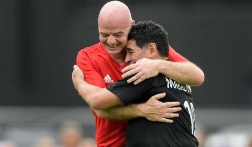Meci al legendelor în oraşul natal al lui Infantino, cu participarea a 52 de staruri ale fotbalului, între care şi Maradona, Ronaldo şi Buffon - VIDEO
