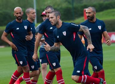 Jucătorii echipei Athletic Bilbao s-au ras în cap într-un gest de solidaritate cu Yeray Alvarez, care suferă de cancer