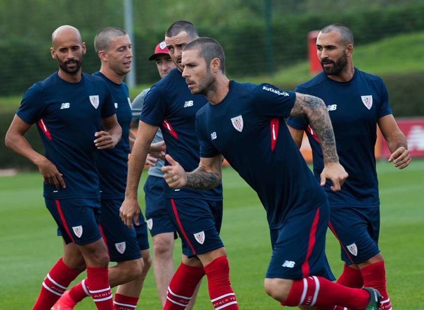 Jucătorii echipei Athletic Bilbao s-au ras în cap într-un gest de solidaritate cu Yeray Alvarez, care suferă de cancer