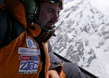 Găvan şi-a anulat expediţia de escaladare fără oxigen a vârfului Nanga Parbat pentru a încerca să salveze doi colegi