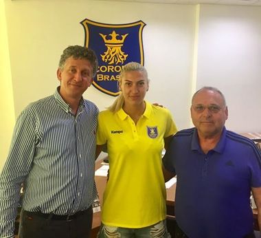 Interul dreapta Laura Popa, noua jucătoare a echipei de handbal Corona Braşov