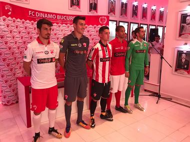 Dinamo şi-a prezentat echipamentul pentru noul sezon. Mutu: La primul tricou al echipei am adăugat culoarea neagră în memoria lui Hîldan şi Ekeng