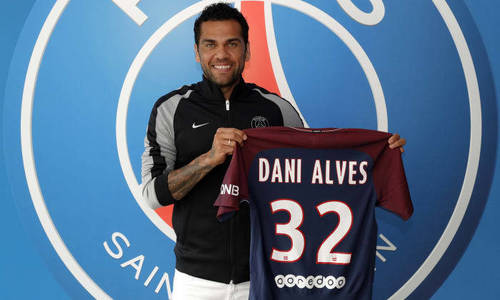 Paris Saint-Germain l-a achiziţionat pe fundaşul brazilian Dani Alves