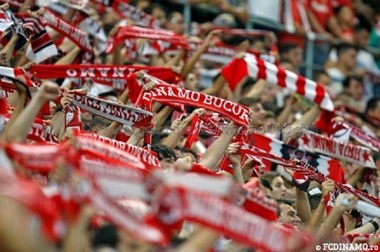 Dinamo a început sezonul cu o victorie în deplasare, scor 3-0 cu Juventus Bucureşti. "Gazdele" au jucat în inferioritate numerică din minutul 53