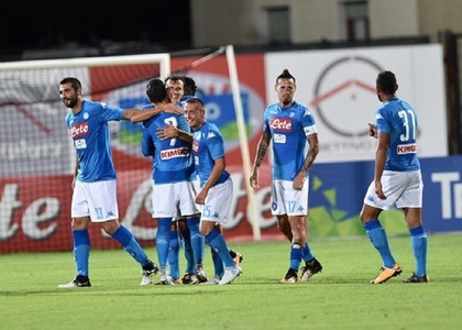 Chiricheş a înscris un gol pentru Napoli cu un şut din propria jumătate de teren - VIDEO