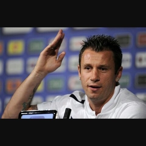 Antonio Cassano anunţă că se retrage din activitate, la câteva ore după ce soţia sa susţinea că îşi caută o nouă echipă