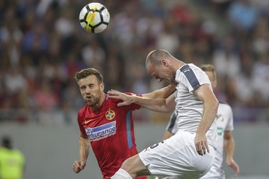 FCSB şi Viktoria Plzen sunt la egalitate la pauză, scor 1-1. Pentru echipa bucureşteană a înscris Budescu. FOTO