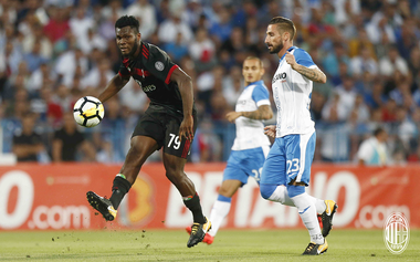 CS Universitatea Craiova a fost învinsă de AC Milan, scor 1-0, în prima manşă a turului trei preliminar al Ligii Europa