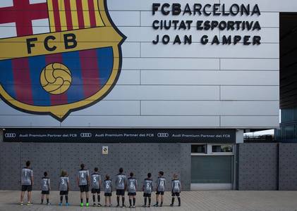 FRF caută tineri fotbalişti la sate pentru a-i trimite la Barcelona