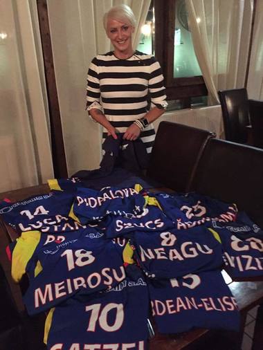 Meci emoţionant de handbal la Râmnicu Vâlcea, între Oltchim2010 şi HCM, cu ocazia retragerii Ramonei Farcău