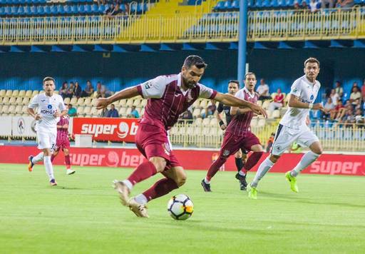 CFR Cluj a învins CSM Poli Iaşi, scor 2-0, şi a urcat pe locul doi în Liga I