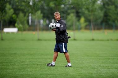 Dan Petrescu: Sunt mulţumit de rezultat, nu de joc; Am condus nemeritat la pauză