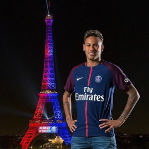 Federaţia Franceză a primit certificatul de transfer al lui Neymar, brazilianul va putea debuta duminică la PSG