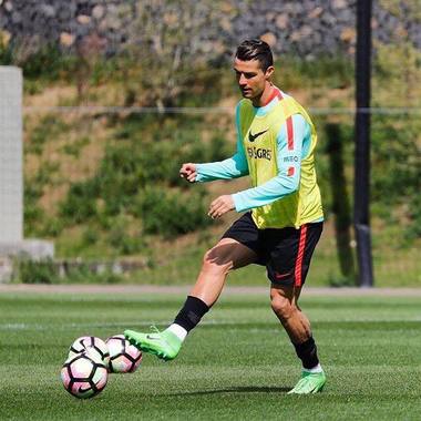 Cristiano Ronaldo riscă o suspendare de cel puţin patru etape pentru că l-a împins pe arbitru, în Supercupa Spaniei